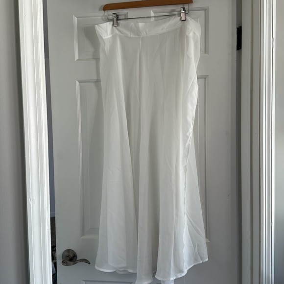 White Women's Swimsuit Cover Up Beach Sarong Wrap Maxi Skirt - Picture 3 of 4